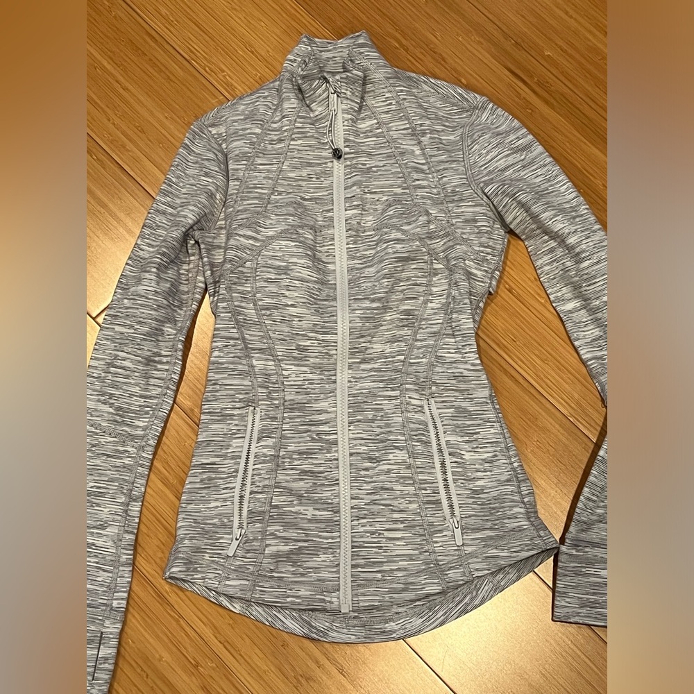 Lululemon Define Jacket 
Luon